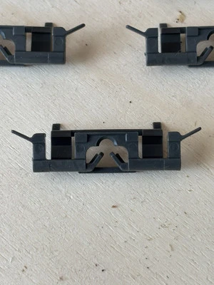 5 Pcs Mazda 1986-1993 B2000 B2200 B26000 Moulding Retainer Clips HA01-50-609 - Image 1 of 4