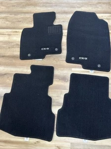Juego de alfombrillas negras originales Mazda CX-9 2016-2023 originales OEM de 4 piezas TK52-68-G40 - Imagen 1 de 7