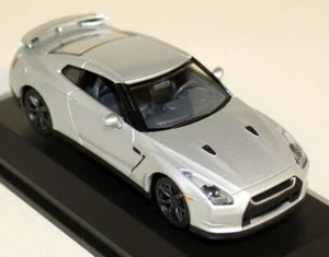 Signature 1/43 - Nissan GT-R R35 Silver Diecast model car - Picture 1 of 4