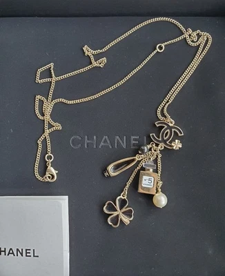 Chanel Vintage Dije Collar Marca de Coco Perfume Botella Ballet Zapatos Trébol Fran Foto 1 de 4