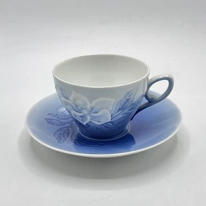 Vintage Bing & Grondahl Denmark Christmas Rose Teacup & Saucer White Blue - Picture 1 of 5