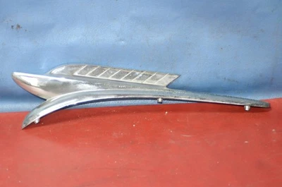 De colección 1954 Plymouth Belvedere Plaza Capucha Emblema Adorno Borde Lanza 1494713 OEM Foto 1 de 4