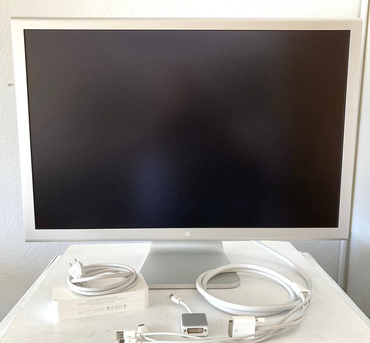 M9179 Apple Cinema 30″ HD Flat-Panel Display (DVI)-Pre owned