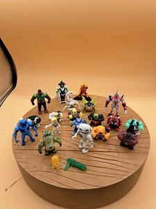 RARE Bandai Ben 10 Sumo Slammers Lot Of 21 Mini Figures Cartoon Network - Picture 1 of 10