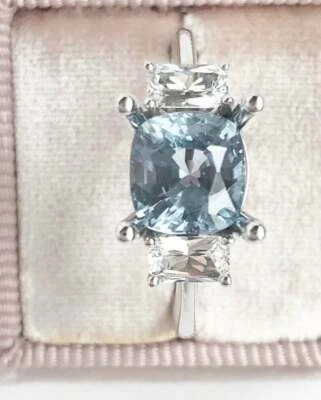 Anillo Cojín Aguamarina 3.2ct Creado en Laboratorio Moissanite Trilogy Chapado en Oro Blanco Foto 1 de 4