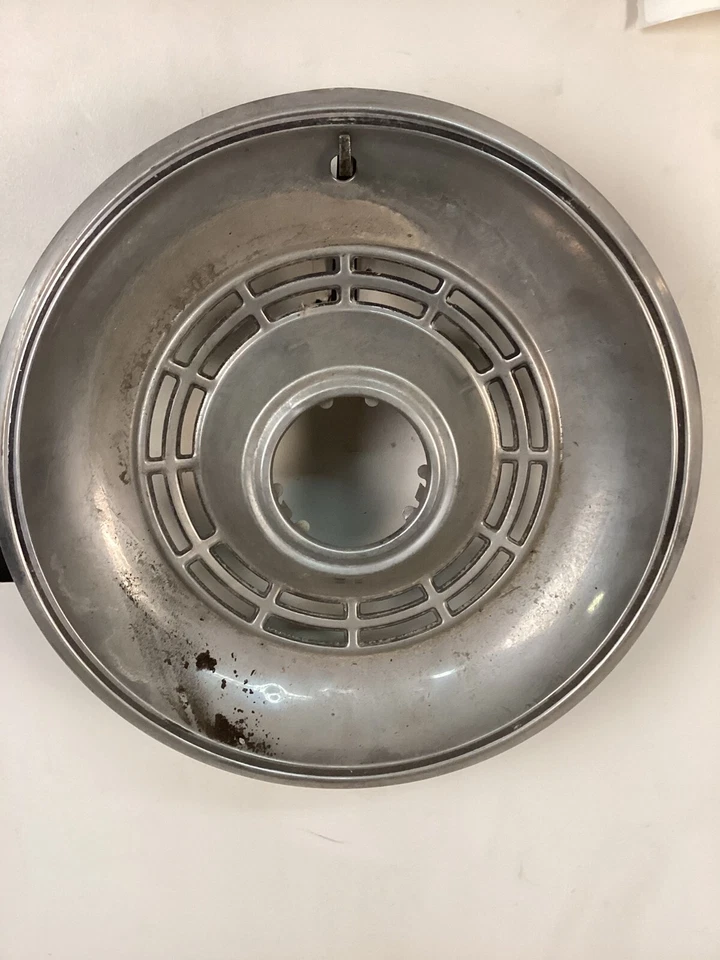 Tapacubos Mercury Cougar 1977-1983 tapa plateada sin emblema Foto 1 de 1