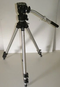 BOGEN MANFROTTO 3020 CAMERA TRIPOD w/ 3063 PAN / TILT HEAD (ITALY) ~ Acceptable - Picture 1 of 14