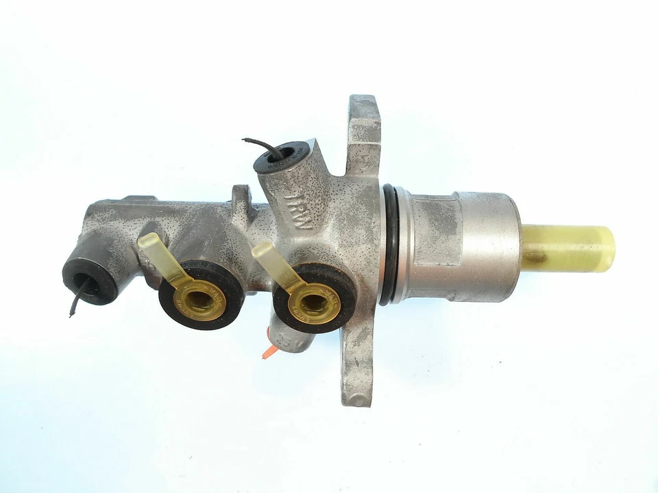 Brake Master Cylinder Fits BMW 540i 1998 & 740 i iL 1998   M04021 - Image 1 of 1