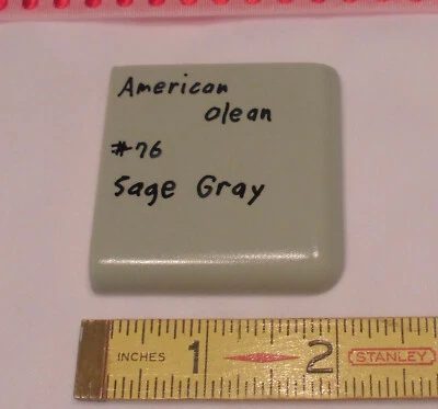 1 pc. Azulejo de esquina nariz de toro superficie cerámica gris salvia 2" X 2" X 5/16"; más verde Foto 1 de 4