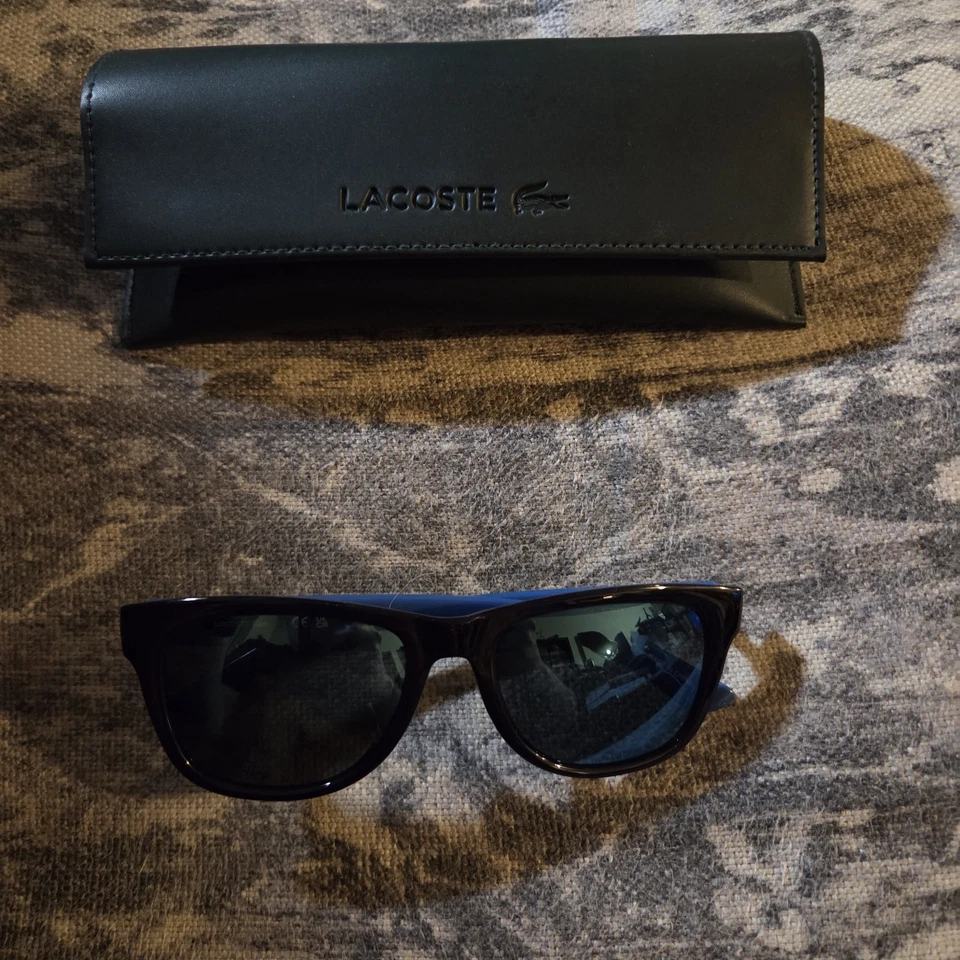 Gafas de sol para hombre Lacoste L734S en negro/azul en increíbles condiciones con estuche Foto 1 de 4