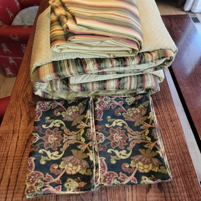 Croscill Style Imperial King 尺寸棉被带 2 枕套金色和黑色 — 第 1/4 张图片