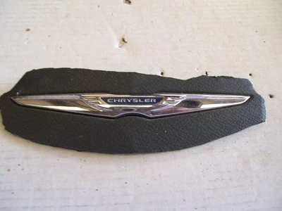 CHRYSLER 200 PLÁSTICO VOLANTE BOCINA BOTÓN ADORNO EMBLEMA Foto 1 de 2