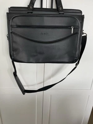 SOLO Calzoncillo Delgado Laptop 16" Maletín Bolso Mensajero con Correa para el Hombro Excelente ESTADO Foto 1 de 4