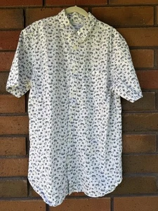 Old Navy Flex Fit Shirt The Classic Shirt Short Sleeve Surfer Motif | Size LT - Picture 1 of 9