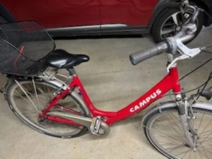 Fahrrad Damen rot CAMPUS mit Einkaufskorb gebraucht aber funktionstüchtig - Bild 1 von 1
