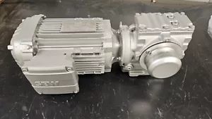 Motoriduttore nuovo SEW Eurodrive ST47/T DRN80M4 con braccio di coppia - Foto 1 di 4