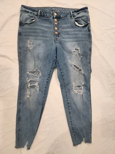 Jeans donna 20W M by Maurices elasticizzati: vestibilità alta, bottoni, effetto invecchiato - Foto 1 di 5
