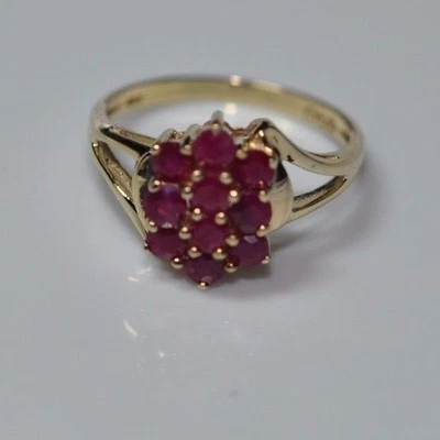 10 Red Rubies set in 10K Yellow Gold Sz 7 Ring - Image 1 of 4