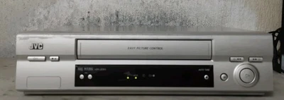 JVC HR-J285 VIDEOREGISTRATORE VHS  CON TELECOMANDO  - Immagine 1 di 4