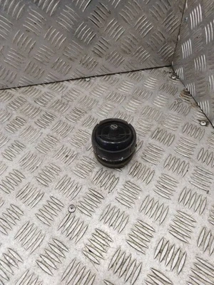 Toyota Land Cruiser (FJ60) 1988 Left dash center air vent grill BRR10337 - Image 1 of 4