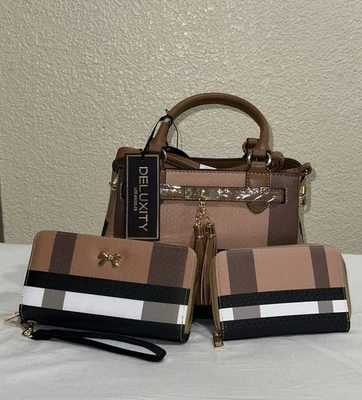 Juego de 3 piezas de bolso y cartera a cuadros marrón con cierres dorados. Marca Deluxity Foto 1 de 4