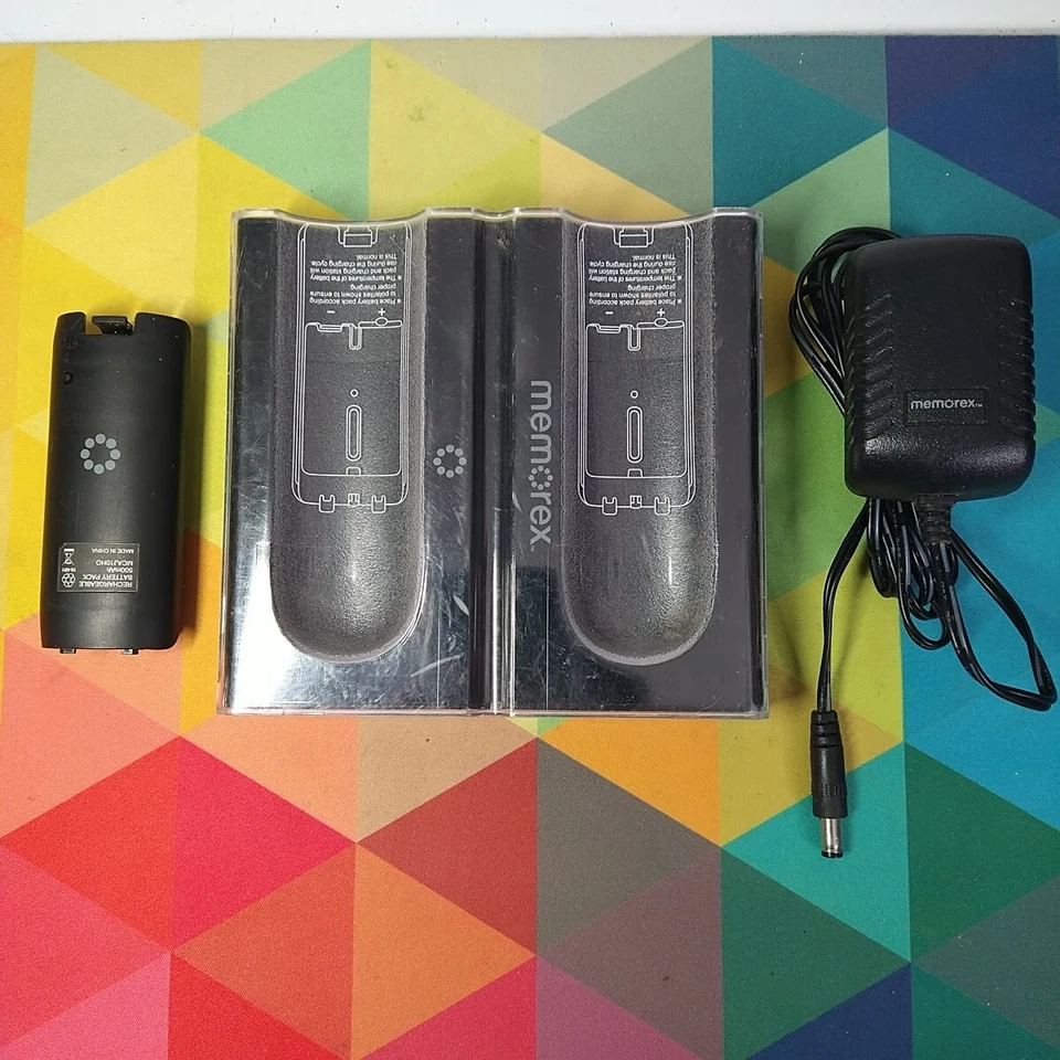 Memorex Dual Controller Charging Kit Made For Wii With 1 Battery & Plug - BLACK! - Image 1 of 4