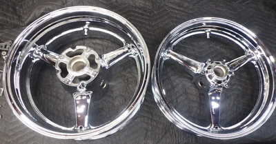 JUEGO DE RUEDAS DE FÁBRICA HONDA CBR 1000RR 08/11 CROMADAS - COMPRA DIRECTA Foto 1 de 4