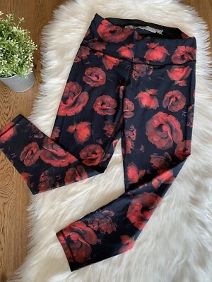 Legging ajustado Victoria’s Secret Sport 7/8 tiro alto floral negro rojo rosas talla L Foto 1 de 4