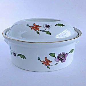 Royal Worcester Astley 2 Quart Oval Covered Casserole Imperfect Wear to Gold - Picture 1 of 7