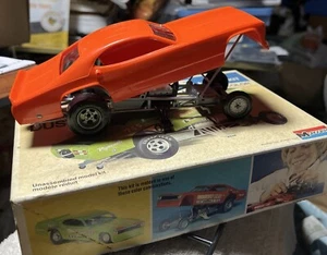 Monograma SNAP TITE Plymouth Plumero RRRIP OFF Divertido Coche 1/32 Modelo Kit #8277 - Imagen 1 de 7