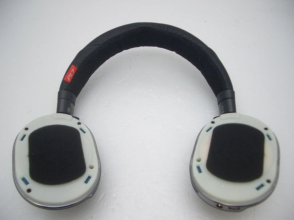 Defective Plantronics Voyager 8200 UC Headphones without Ear Cushion For Parts - Image 1 of 4