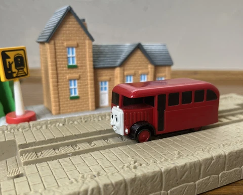Thomas & Friends TrackMaster Red Bertie Motorized Bus Britt Allcroft  TOMY 1995 Cover