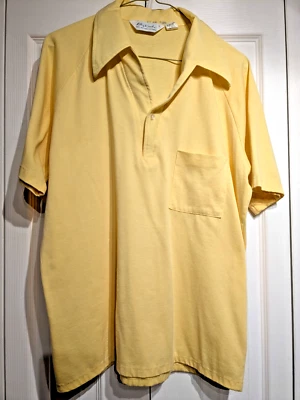 Lilly Dache de colección. Disco Años 70 Tejido Para Hombre Grande Amarillo Manga Corta Polo Bolsillo Foto 1 de 4