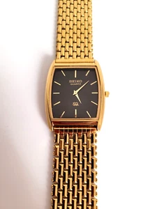 Mint Condition - RARE - Vintage Slim Tank Quartz Men's Gold Wrist Watch - Picture 1 of 3