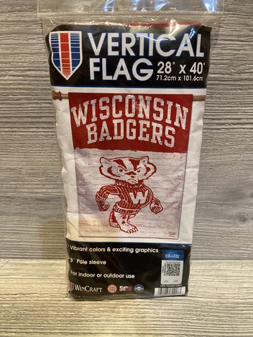 UW  Wisconsin Badgers WinCraft 28" x 40" Vertical Flag New/sealed College Sports Cover