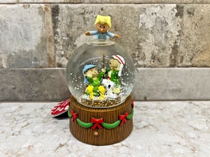 Peanuts Gang The Pageant Water Globe With Sound Plays Hark The Angel..NWT - Picture 1 of 5