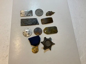 Lote de 10 placas de identificación de metal vintage/hormiga, etiquetas, insignias, medallones, etc. Lote 32-A8 - Imagen 1 de 4
