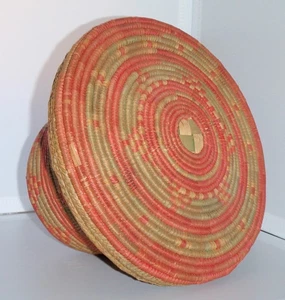 Antico cesto con coperchio a bobina nativi americani tessuto a mano rosso verde naturale 8,5" - Foto 1 di 14