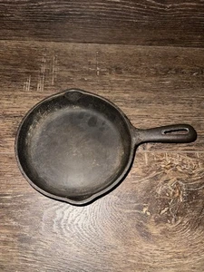 Vintage Wagner Ware 6 1/2 inch #3 Cast Iron Skillet Made in USA 6.5" Letter F - Picture 1 of 7