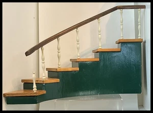 Soporte de exhibición de escalera curva Byers Choice de Western Maine Creations - Imagen 1 de 6