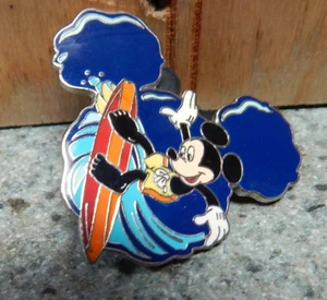 AUTHENTIC 2004 DISNEY SURFING MICKEY MOUSE PIN - Picture 1 of 2