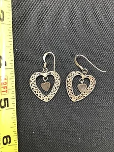 VINTAGE .925 Sterling Silver, Dangling Filigree Heart Earrings - Picture 1 of 2