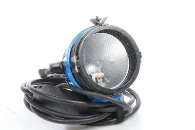Arri 600 Watt Tungsten Fresnel Light #203 - Image 1 of 4