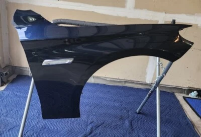 BMW 535i GT F07 2010-2017 guardabarros de pasajero negro carbono con luz Foto 1 de 4