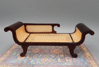 Винтажный миниатюрный диван-шезлонг из красного дерева для кукольного домика ремесленника 1:12 - Изображение 1 из 4