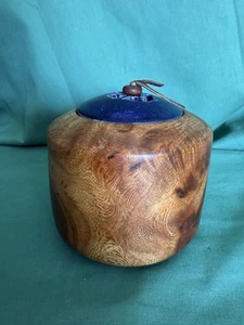 VTG Hawaiian Covered Bowl Carving Monkey Pod 4” 1/2 X 5” Dia, with Lid Signed - Picture 1 of 10