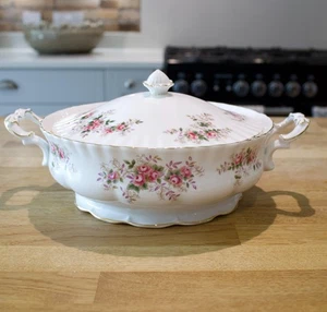 Royal Albert Lavender Rose Lidded Tureen 1961 - Very Good Condition - Picture 1 of 13