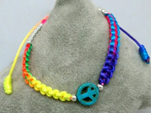 Pulsera " PAZ " en cordón neón trensado macrame - Ajustable - Imagen 1 de 4