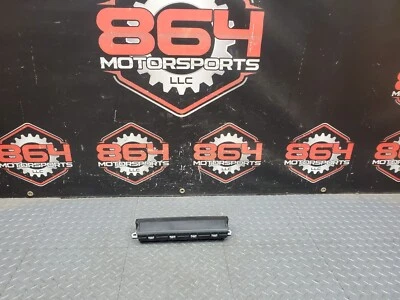 Chevrolet Camaro SS 6.2 2016-2022 moldura de rodilla delantera del lado del conductor 84272500 #78 Foto 1 de 4