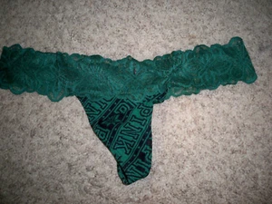 VICTORIA'S SECRET THONG HOLIDAY GREEN LOGO MEDIUM NEW - Picture 1 of 1